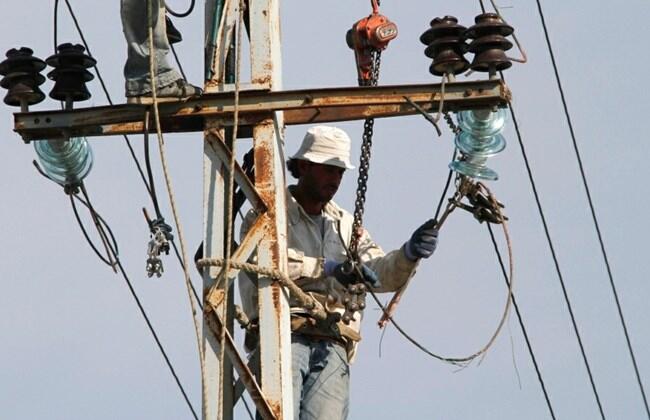 Electricity rationing taxes citizens with plant repairs still days away