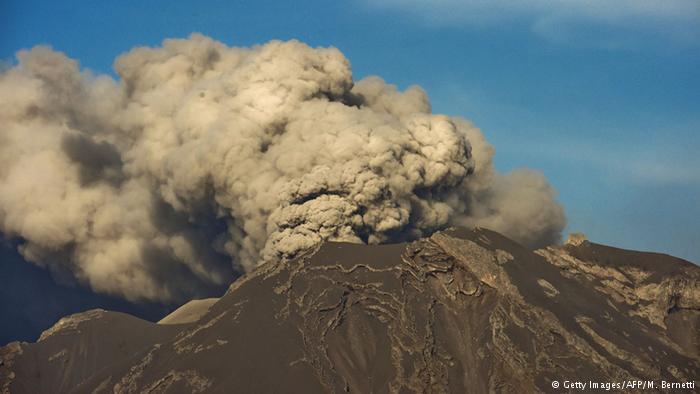 Chile’s Calbuco volcano still smoldering