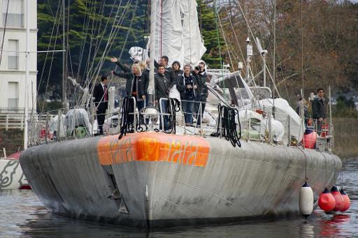 La goélette Tara s’élance vers les récifs coralliens du Pacifique