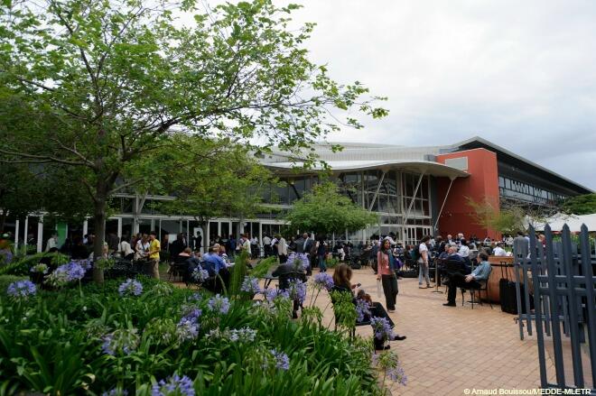 THE DEDICATED CIVIL SOCIETY AREA AT THE 2015 PARIS CLIMATE CONFERENCE: A PLACE FOR DEBATE AND KNOWLEDGE