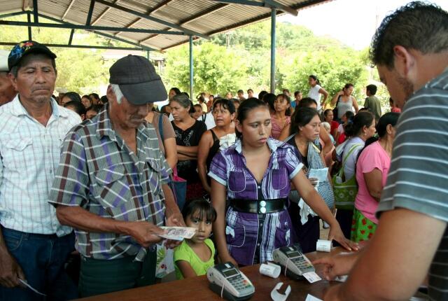 Pobreza gana batalla en México a los programas para abatirla