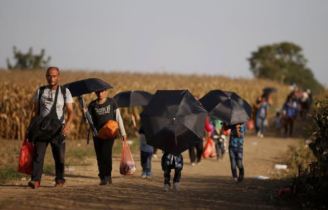 Apple pledges more aid to help with Europe’s migrant crisis