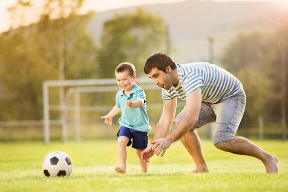 Young dads at greater risk of death in middle age, study suggests