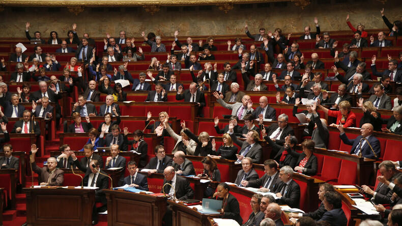 Les députés français votent l’inscription de la déchéance de nationalité dans la Constitution