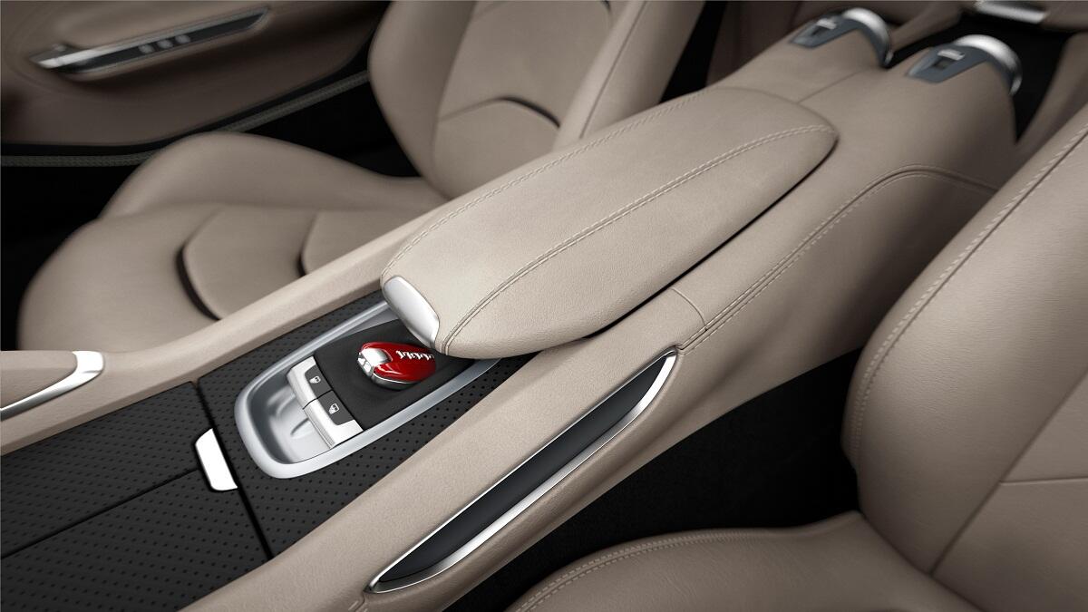 Ferrari_GTC4Lusso_central_console_300dpi