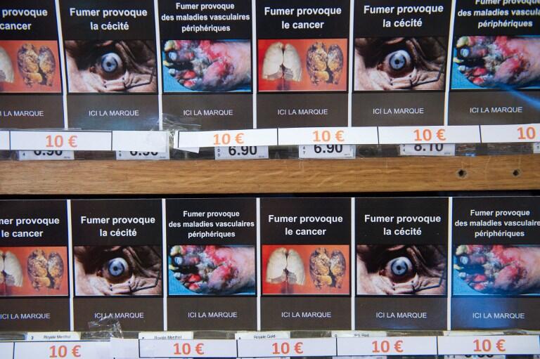 Factitious neutral cigarette packaging are pictured in a tobacco shop during a national day of protest by French tobacconnists against neutral cigarette packaging that French government wants to reintroduce in his new draft Health law on September 8, 2015 in Colmar. The French Senate will begin on September 14 the draft Health law public examination which one of its objectives is to reduce youth smoking. AFP PHOTO / SEBASTIEN BOZON / AFP / SEBASTIEN BOZON