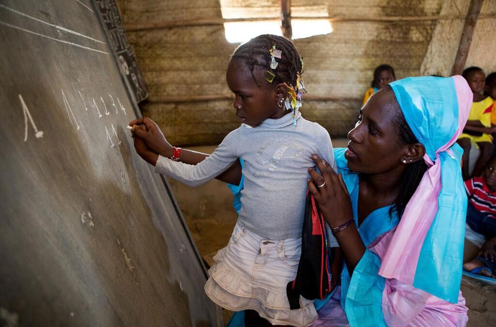 Les filles sont deux fois plus nombreuses que les garçons à ne jamais commencer l’école, selon l’UNESCO