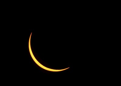 A solar eclipse is seen from the beach of Ternate island, Indonesia, March 9, 2016.  REUTERS/Beawiharta