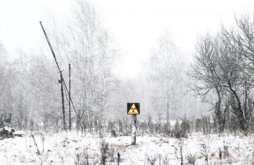 A radiation sign is seen in the 30 km (19 miles) exclusion zone around the Chernobyl nuclear reactor in the abandoned village of Dronki, Belarus, February 11, 2016.  REUTERS/Vasily Fedosenko