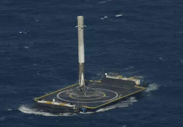 SpaceX rocket booster makes breakthrough landing at sea