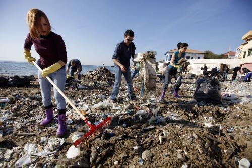 UNE CENTAINE DE VOLONTAIRES POUR UN LITTORAL PROPRE