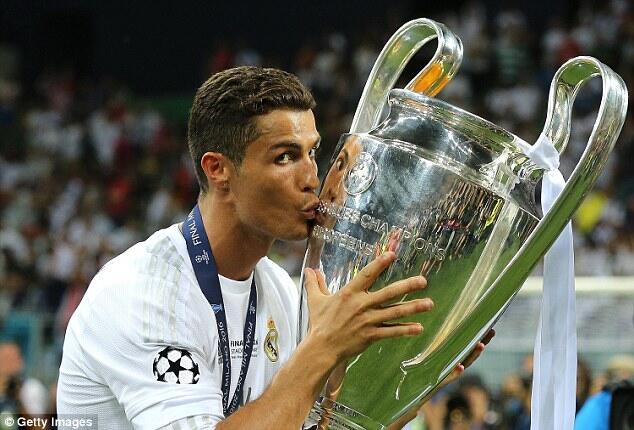 Ronaldo booed as Real Madrid returns with trophy