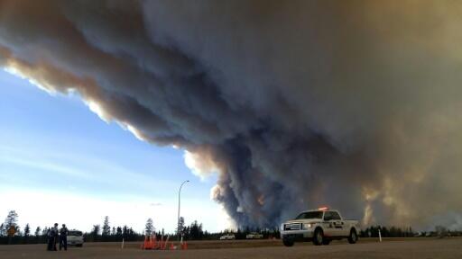 Canada: Fort McMurray sauvée des flammes à 90%, ses habitants maintenus à distance