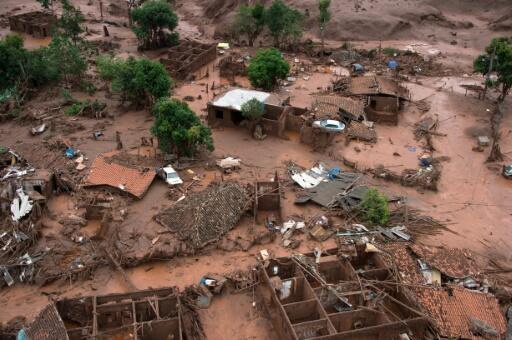 Rupture d’un barrage minier: le Brésil réclame 43 milliards de dollars en réparation