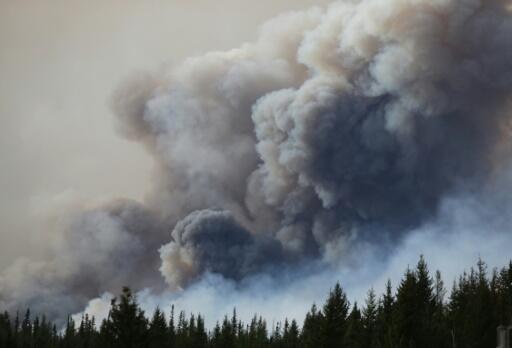 Canada: des pompiers étrangers en renfort contre le feu de Fort McMurray