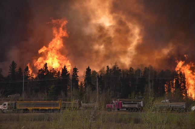 Canada: les incendies vident la ville de Fort McMurray de ses habitants