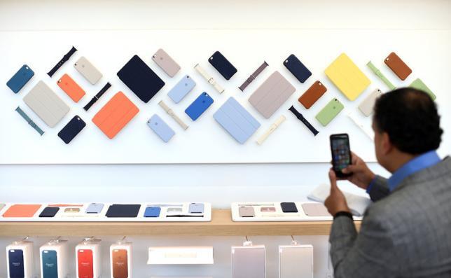 An arrangement of Apple products hangs at Apple's new retail location during a media preview in San Francisco, California, U.S., May 19, 2016. REUTERS/Noah Berger