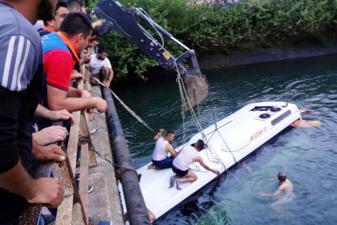 Turquie: un autocar tombe dans un canal, au moins 14 morts