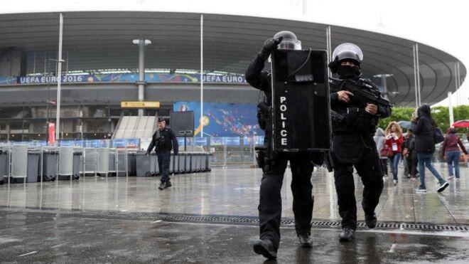 Euro 2016: Paris police “wants to shut fan zone”