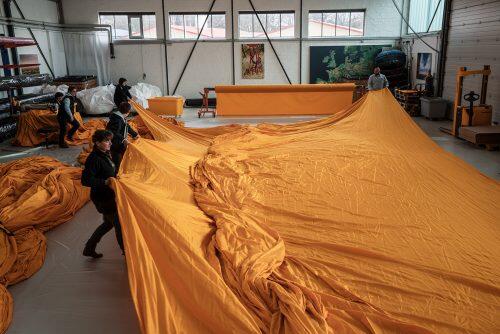 Floating-Piers-Yellow-Fabric