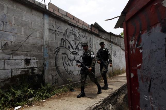 Honduras gang violence uproots thousands a month: U.N.