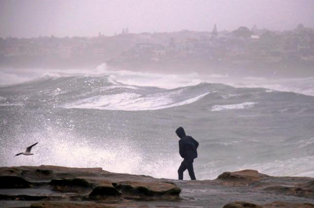 Australia flooding forces hundreds into evacuation centers