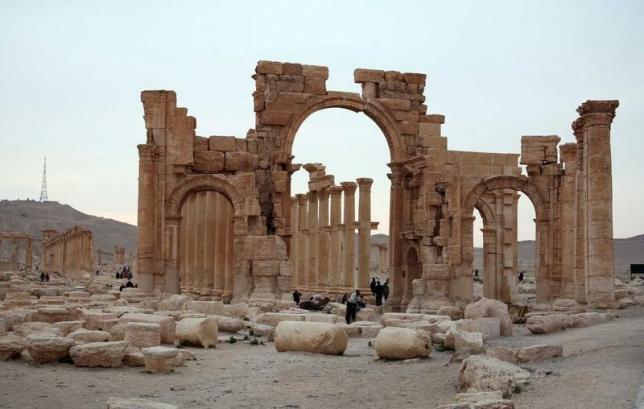 Russian Artists visiting the “survivor Palmyra”