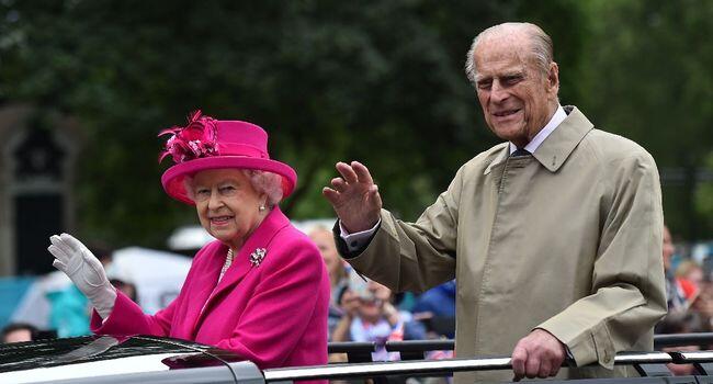 Londres: la pluie s’invite au pique-nique géant pour l’anniversaire d’Elizabeth II