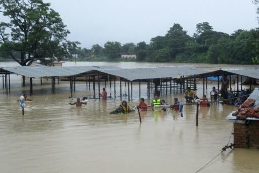 Inondations: au moins 90 morts au Népal et en Inde