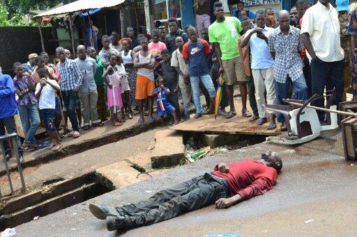 Ebola: la Sierra Leone met fin au test obligatoire sur tous les morts