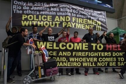 « Bienvenue en enfer! »: la police de Rio manifeste à l’arrivée des touristes