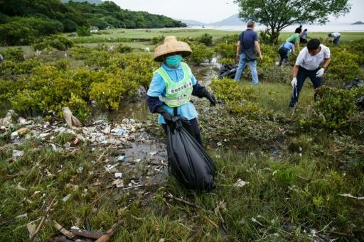 Ses plages sont envahies de déchets, Hong Kong accuse la Chine