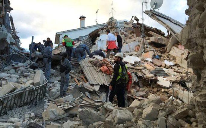 Italy quake toll hits 247 as rescuers hunt for survivors