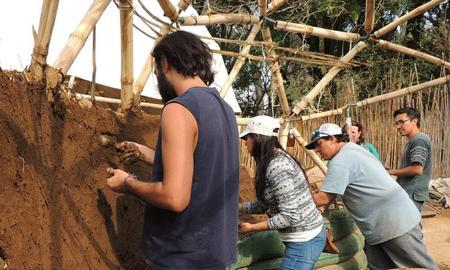 Construction naturel: la meilleure maison fait avec leurs propres mains