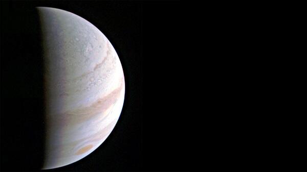 NASA’s Juno Successfully Completes Jupiter Flyby