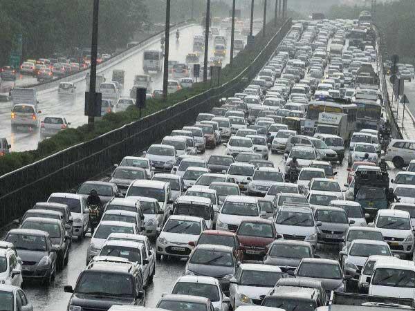 How much did the auto industry in India lose due to diesel vehicles ban?