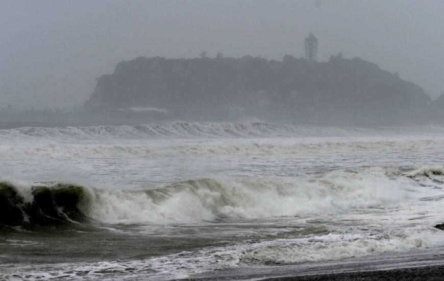 Typhoon Mindulle lashes Tokyo, heads north to Tohoku and Hokkaido