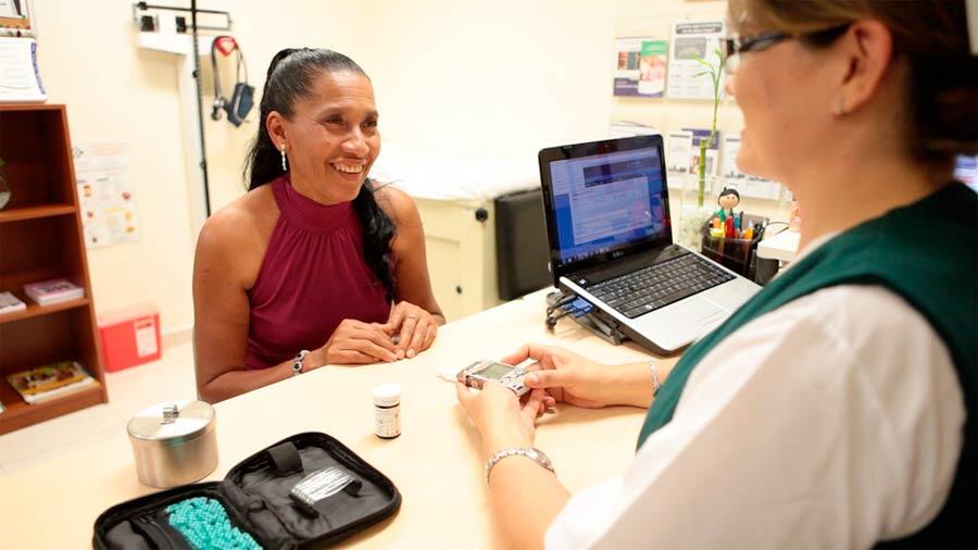 Con un sistema tecnológico reducen niveles de glucosa en pacientes