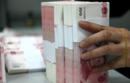 HUAIBEI, CHINA - MARCH 14: (CHINA OUT) Staff deal with cash at a branch of Industrial and Commercial Bank of China Limited (ICBC) on March 14, 2011 in Huaibei, Anhui Province of China. According to the People's Bank of China (PBOC), the country's central bank Monday, new yuan-denominated loans stood at 535.6 billion yuan (81.52 billion USD) in February. (Photo by ChinaFotoPress/Getty Images)