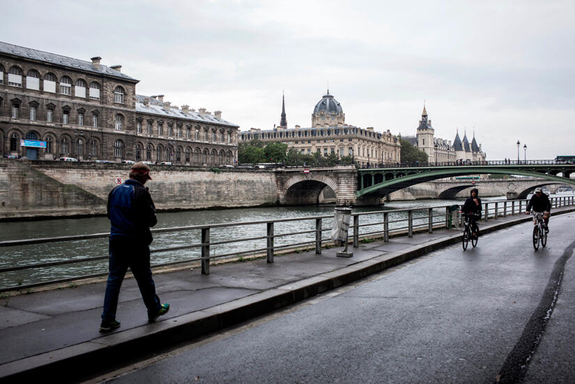 Paris mayor bans cars along part of River Seine to fight pollution