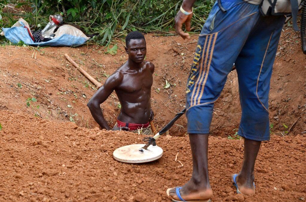 Ivory Coast cocoa farmers seek gold in face of drought