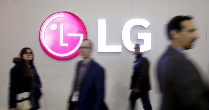 LG Electronics says to invest in robot technology