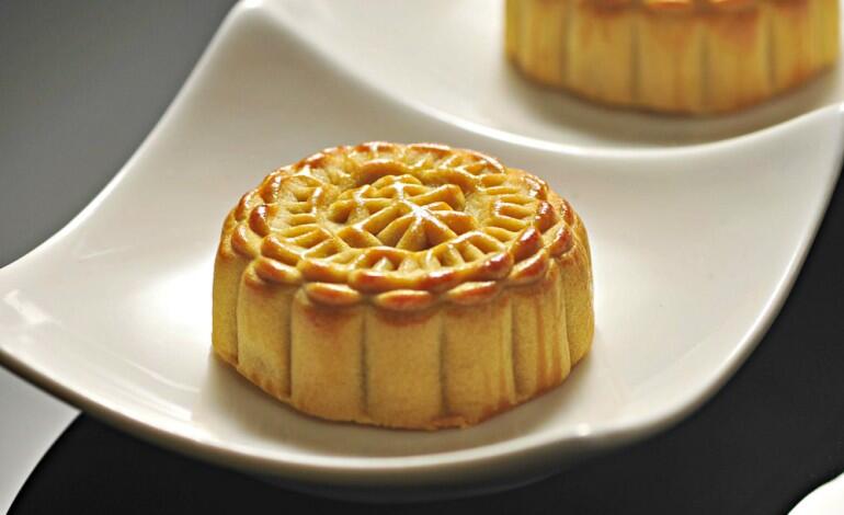 This pretty mooncake can do pretty bad things to your body