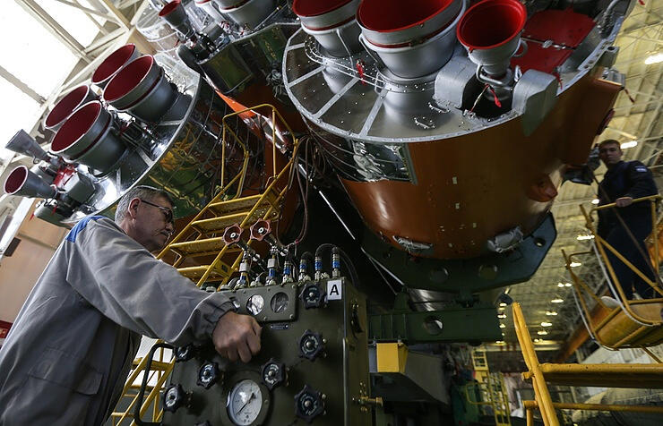 Russian space corporation to spend $900 mln for flight model of new manned spacecraft