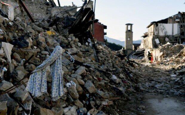 Strong twin quakes rock central Italy