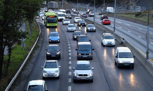 Electric vehicles could go first at traffic lights under UK clean air zone plans