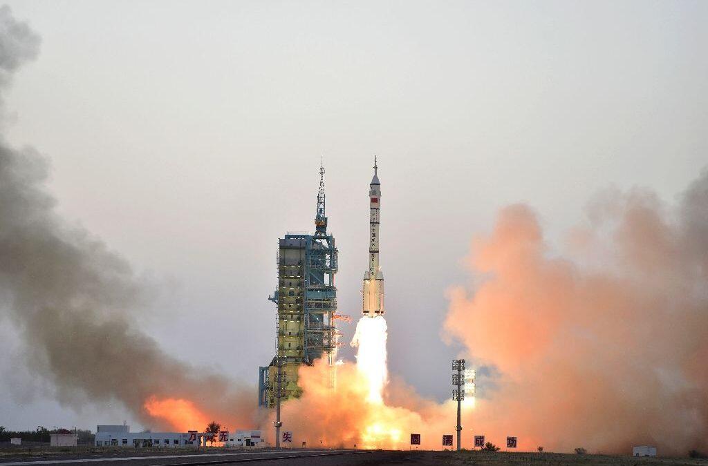 China sends two astronauts to space lab