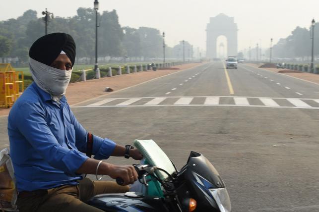 Delhi to install roadside air purifiers to cut smog