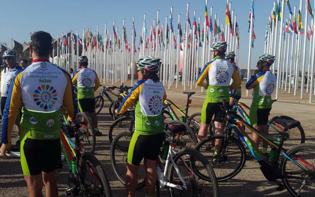 Ils ont conduit 1100 kilomètres sur des bicyclettes de Séville à Marrakech avec un message « moving for climate now »