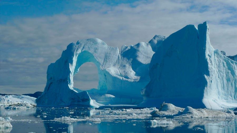 La glace de l’Antarctique est plongée dans de l’eau chaude